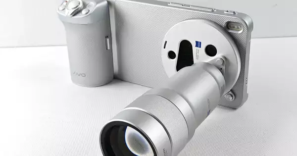 340倍の望遠撮影可能！「vivo X300 Ultra」のカメラを香港でテスト