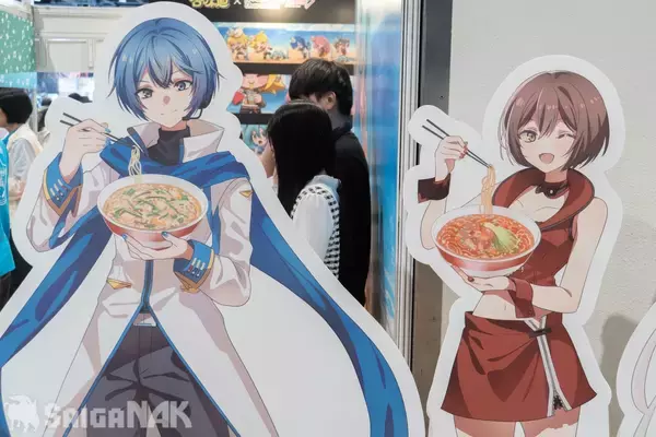 「【ACGHK 2026】「日清 トイキューブ」「日清 ボーカロイド」ブースレポート！リメイクされた出前坊やに大人気のピアプロキャラクターズなど」の画像