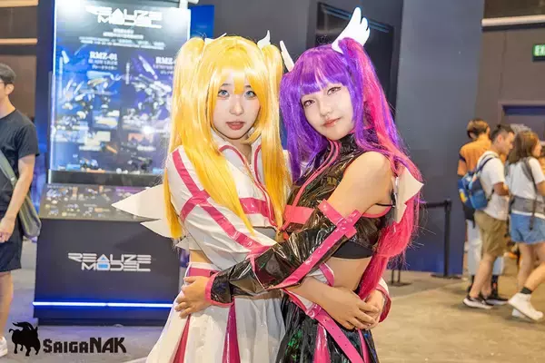 「【ACGHK2024】アイドルも登場？香港のアニメイベントにいた可愛いコスプレイヤーまとめ Part1」の画像