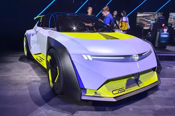 「「グランツーリスモ ワールドシリーズ 2025」ラウンド2ベルリン大会を現地レポート！オペルのコンセプトカーも登場」の画像