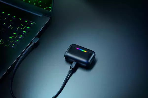 「Razerが最新ゲーミングイヤホン「Hammerhead V3 HyperSpeed」を発表！4月10日から発売開始」の画像