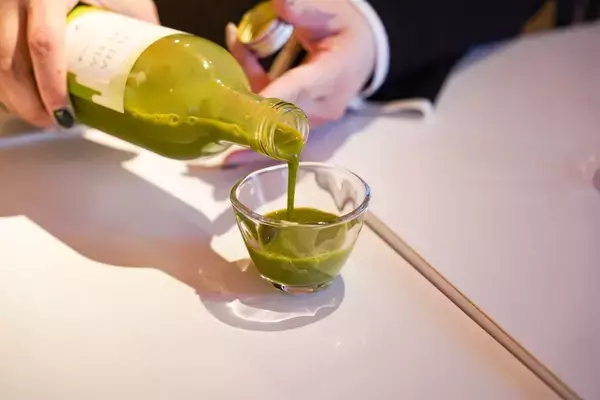 「ピンクの金箔入り日本酒「白銀桜」やバレンタインならではのチョコ系リキュールも！？KURAND試飲会レポート」の画像