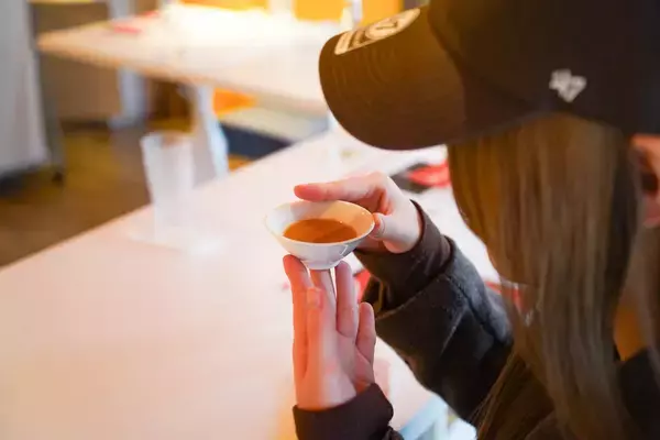 「ピンクの金箔入り日本酒「白銀桜」やバレンタインならではのチョコ系リキュールも！？KURAND試飲会レポート」の画像