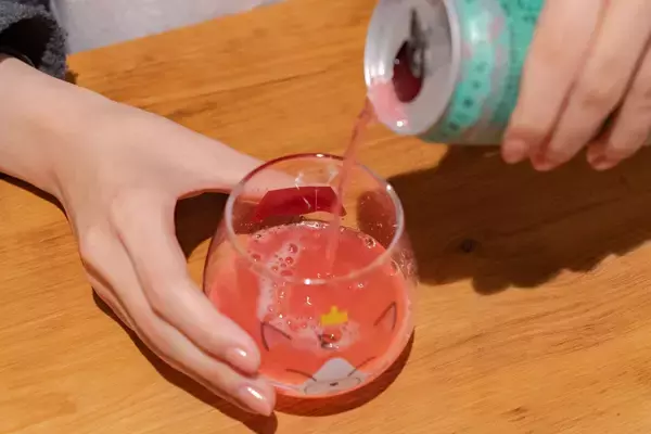 「賑やかなマイアミをイメージした「モンスター ウルトラバイスグァバ」をレビュー！爽快なグァバフレーバーで気分をリフレッシュ」の画像