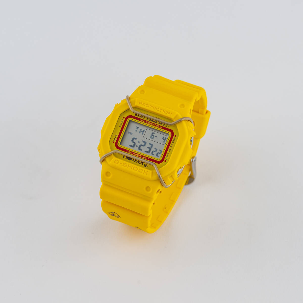 「MOTHER3」発売20周年を記念して「G-SHOCK」と2年ぶりコラボ！ひまわり畑をイメージさせるイエローのDW-5600