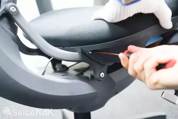 「変幻自在のサポートで自動で姿勢を正してくれる！エルゴノミクスチェア「LiberNovo Omni」を開封＆レビュー！」の画像