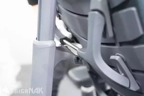 「変幻自在のサポートで自動で姿勢を正してくれる！エルゴノミクスチェア「LiberNovo Omni」を開封＆レビュー！」の画像