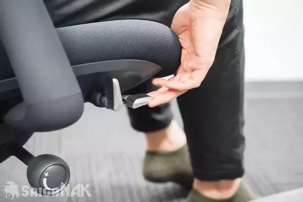 「変幻自在のサポートで自動で姿勢を正してくれる！エルゴノミクスチェア「LiberNovo Omni」を開封＆レビュー！」の画像