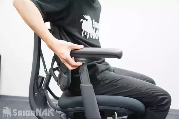 「変幻自在のサポートで自動で姿勢を正してくれる！エルゴノミクスチェア「LiberNovo Omni」を開封＆レビュー！」の画像