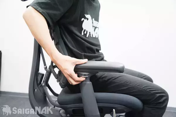 「変幻自在のサポートで自動で姿勢を正してくれる！エルゴノミクスチェア「LiberNovo Omni」を開封＆レビュー！」の画像