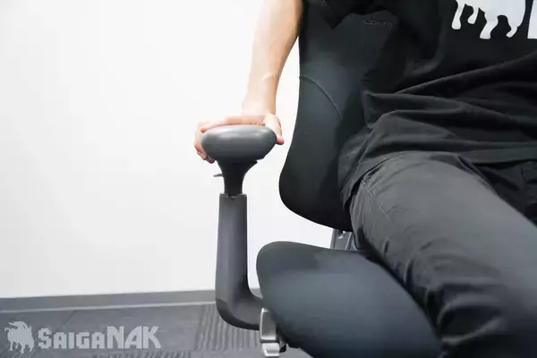 「変幻自在のサポートで自動で姿勢を正してくれる！エルゴノミクスチェア「LiberNovo Omni」を開封＆レビュー！」の画像