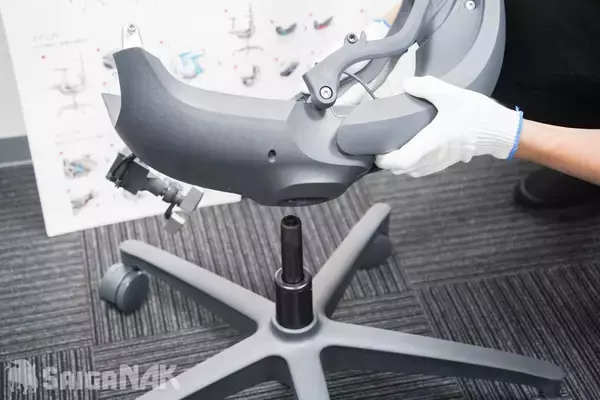 「変幻自在のサポートで自動で姿勢を正してくれる！エルゴノミクスチェア「LiberNovo Omni」を開封＆レビュー！」の画像