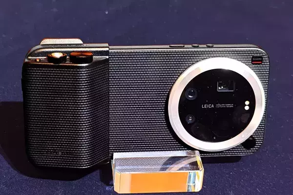 「遂にシャオミからライカのスマホが登場！「Xiaomi 17 Ultra」「Leica Leitzphone powered by Xiaomi」をチェック」の画像