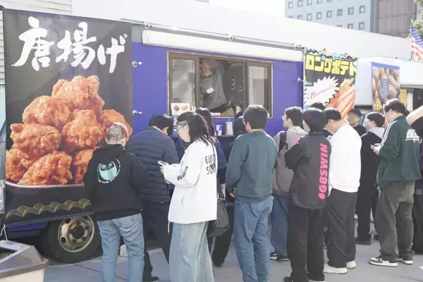 「「CAPCOM CUP 12」がついに開幕！公式グッズやキッチンカーなどを展開している両国国技館屋外ブースレポート！」の画像