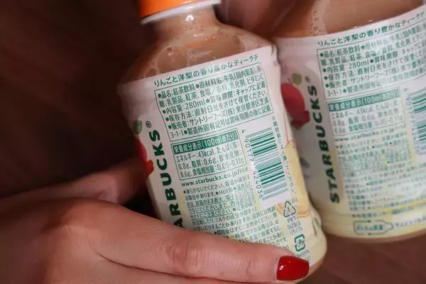 「スタバの新作「アップル&ペアーティーラテ ウィズスパイス」をレビュー！アメリカの国民的な飲み物「アップルサイダー」から考えられたティーラテとは！？」の画像