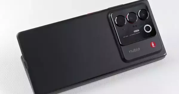 激安折りたたみスマホ登場！実質2万円台でも購入できる「nubia Fold」をレビュー