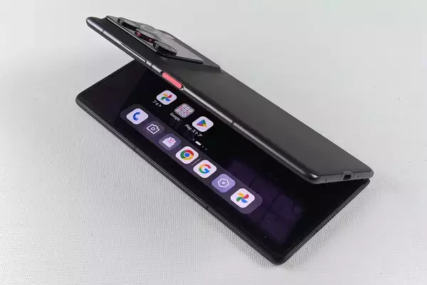 「激安折りたたみスマホ登場！実質2万円台でも購入できる「nubia Fold」をレビュー」の画像