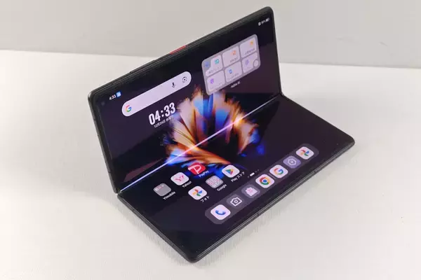 「激安折りたたみスマホ登場！実質2万円台でも購入できる「nubia Fold」をレビュー」の画像