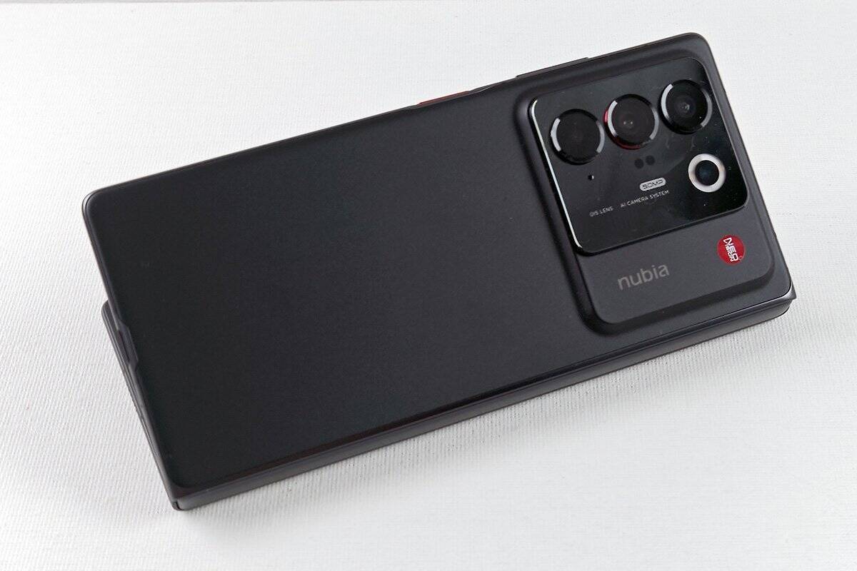 激安折りたたみスマホ登場！実質2万円台でも購入できる「nubia Fold」をレビュー