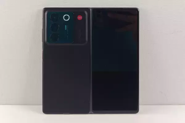 「激安折りたたみスマホ登場！実質2万円台でも購入できる「nubia Fold」をレビュー」の画像