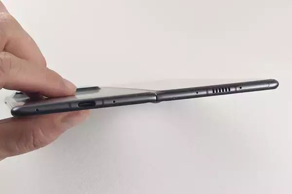 「激安折りたたみスマホ登場！実質2万円台でも購入できる「nubia Fold」をレビュー」の画像