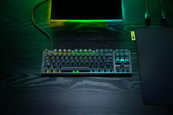 「Razerが「Huntsman V3 Tenkeyless 8KHz」を発売！競技向けにデザインされたeスポーツキーボード」の画像