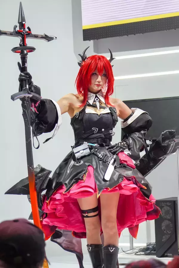 「【TGS2026】「アークナイツ:エンドフィールド」ブースをレポート！ゲーム内の工場を模したコンテンツやハイクオリティコスプレイヤーなど」の画像