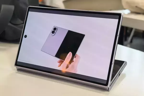 「ゲーム用に最適サイズのスマホが出た！サムスン「Galaxy Z Fold8」をチェック」の画像