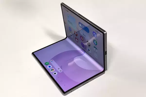 「ゲーム用に最適サイズのスマホが出た！サムスン「Galaxy Z Fold8」をチェック」の画像