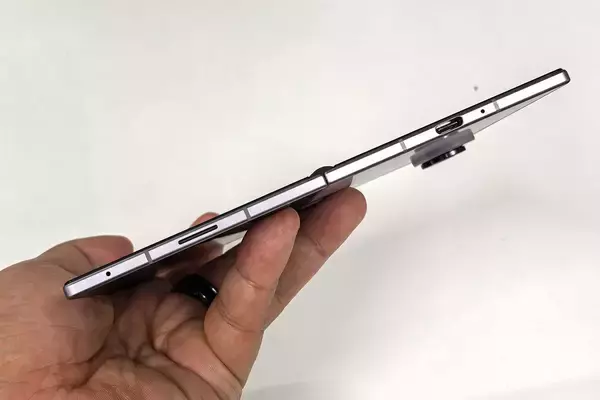 「ゲーム用に最適サイズのスマホが出た！サムスン「Galaxy Z Fold8」をチェック」の画像