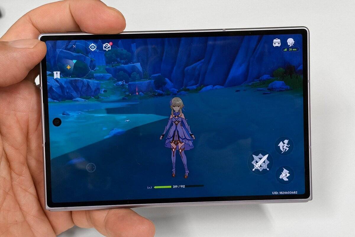 ゲーム用に最適サイズのスマホが出た！サムスン「Galaxy Z Fold8」をチェック