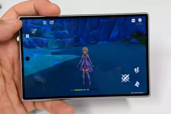 「ゲーム用に最適サイズのスマホが出た！サムスン「Galaxy Z Fold8」をチェック」の画像