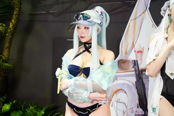 「【TPG2026】「ドールズフロントライン2」ブースをレポート！かっこかわいいコスプレイヤーたちが多数登場！」の画像