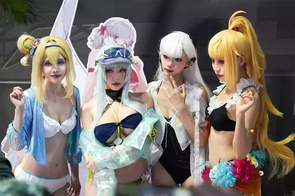 「【TPG2026】「ドールズフロントライン2」ブースをレポート！かっこかわいいコスプレイヤーたちが多数登場！」の画像