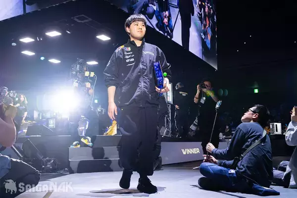 「日本勢・さはら選手の優勝で幕を閉じた「CAPCOM CUP 12」を38枚の現地写真で振り返る」の画像