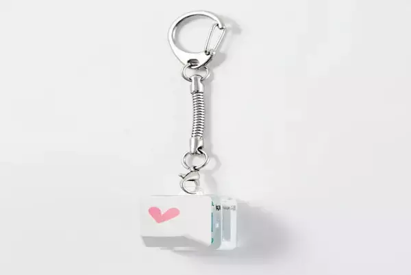 「大人気VTuber「KizunaAI」のコラボゲーミングキーボードが予約開始！"アイちゃんのいる日常"を手に入れよう」の画像