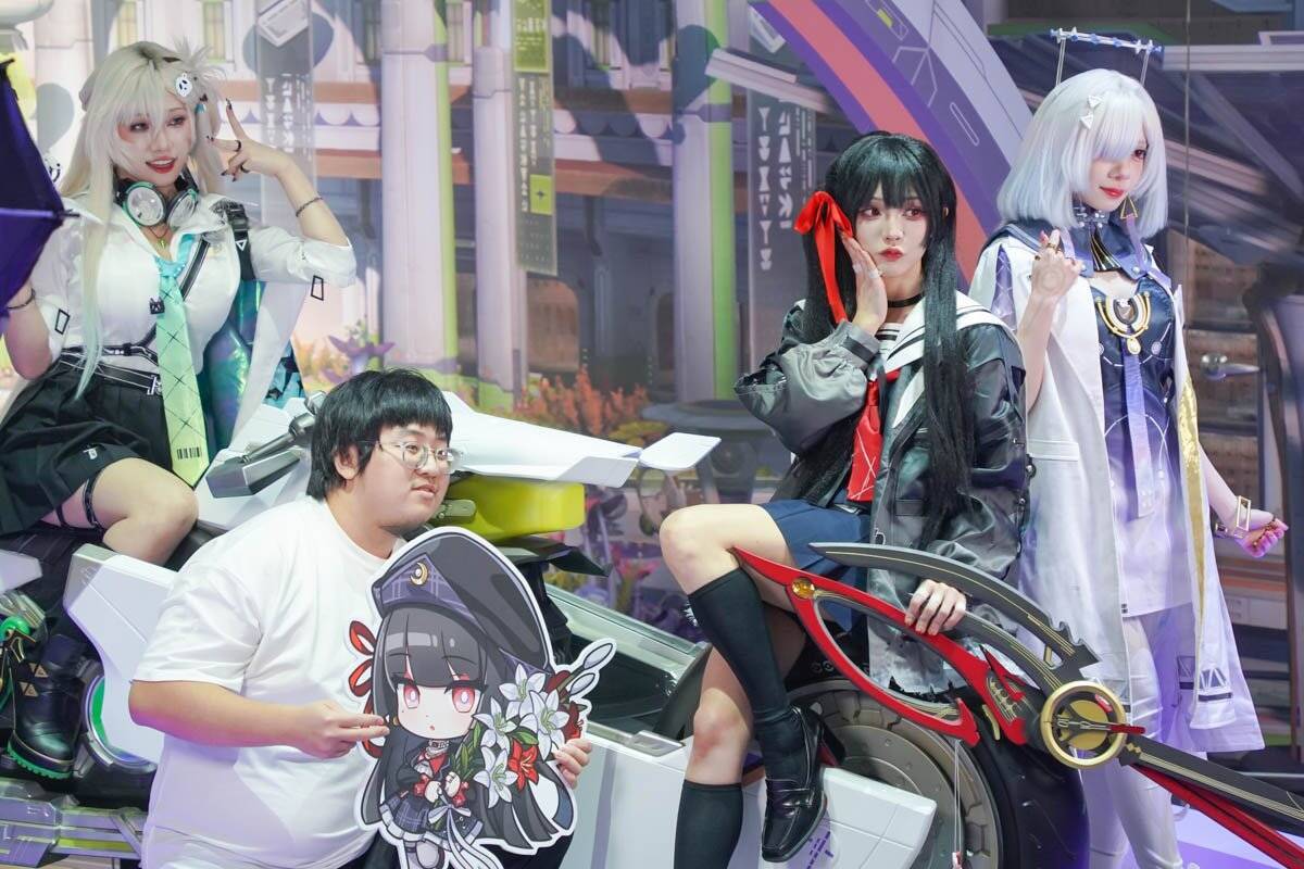 【TGS2026】鳴潮ブースをフォトレポート！様々なグッズやスタンディパネル、コスプレイヤーも！