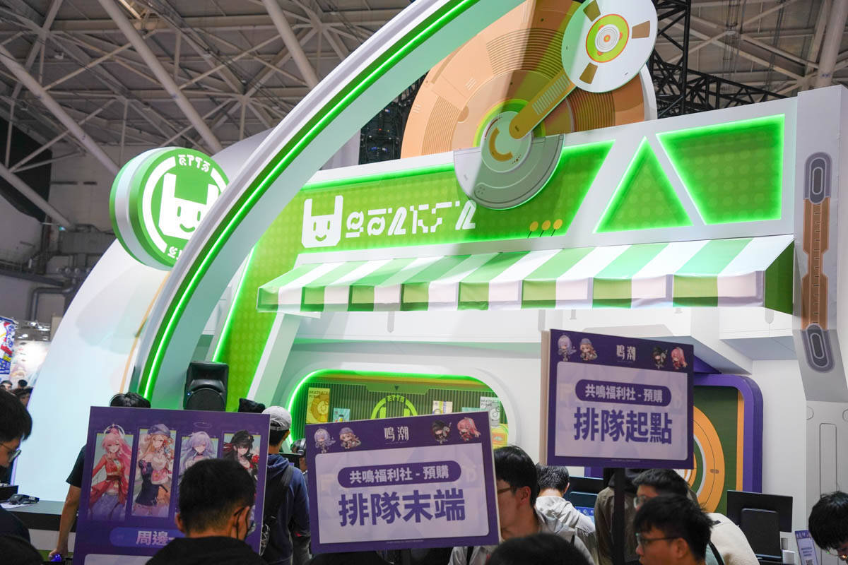 【TGS2026】鳴潮ブースをフォトレポート！様々なグッズやスタンディパネル、コスプレイヤーも！