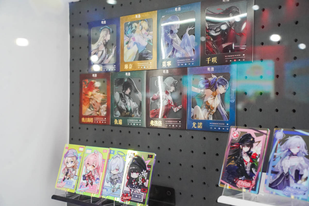 【TGS2026】鳴潮ブースをフォトレポート！様々なグッズやスタンディパネル、コスプレイヤーも！