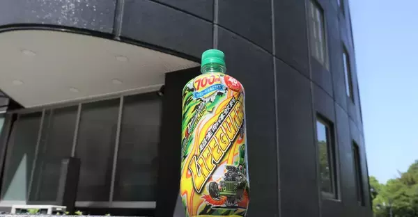 「今年で3度目の登場！ファミリーマート限定で700mlに増量した「メガライフガード」が発売！」の画像