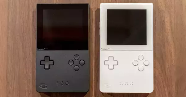 ゲームボーイやゲームボーイカラーなどに対応している「Analogue Pocket」の開封式！別売りアダプターでゲームギアやネオジオポケットもプレイ可能