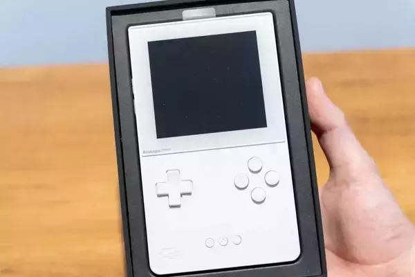 「ゲームボーイやゲームボーイカラーなどに対応している「Analogue Pocket」の開封式！別売りアダプターでゲームギアやネオジオポケットもプレイ可能」の画像