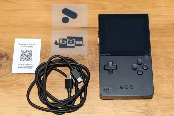「ゲームボーイやゲームボーイカラーなどに対応している「Analogue Pocket」の開封式！別売りアダプターでゲームギアやネオジオポケットもプレイ可能」の画像