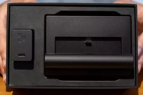 「ゲームボーイやゲームボーイカラーなどに対応している「Analogue Pocket」の開封式！別売りアダプターでゲームギアやネオジオポケットもプレイ可能」の画像