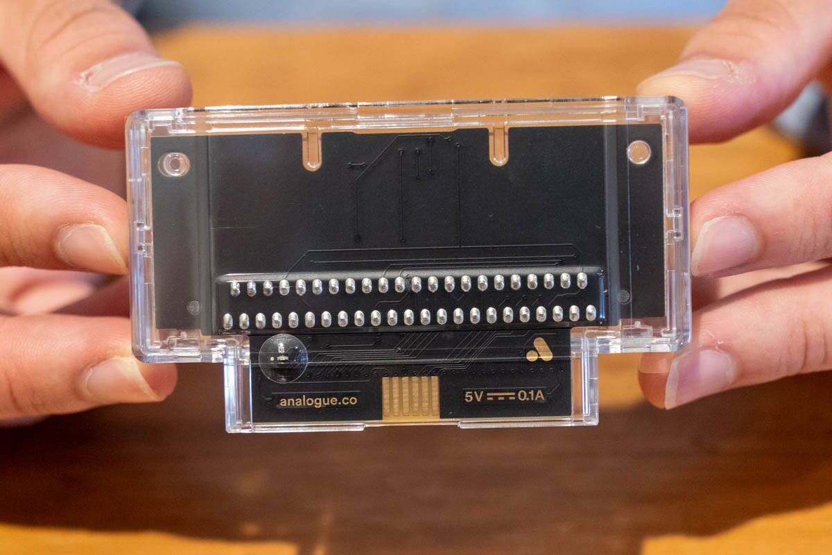 ゲームボーイやゲームボーイカラーなどに対応している「Analogue Pocket」の開封式！別売りアダプターでゲームギアやネオジオポケットもプレイ可能
