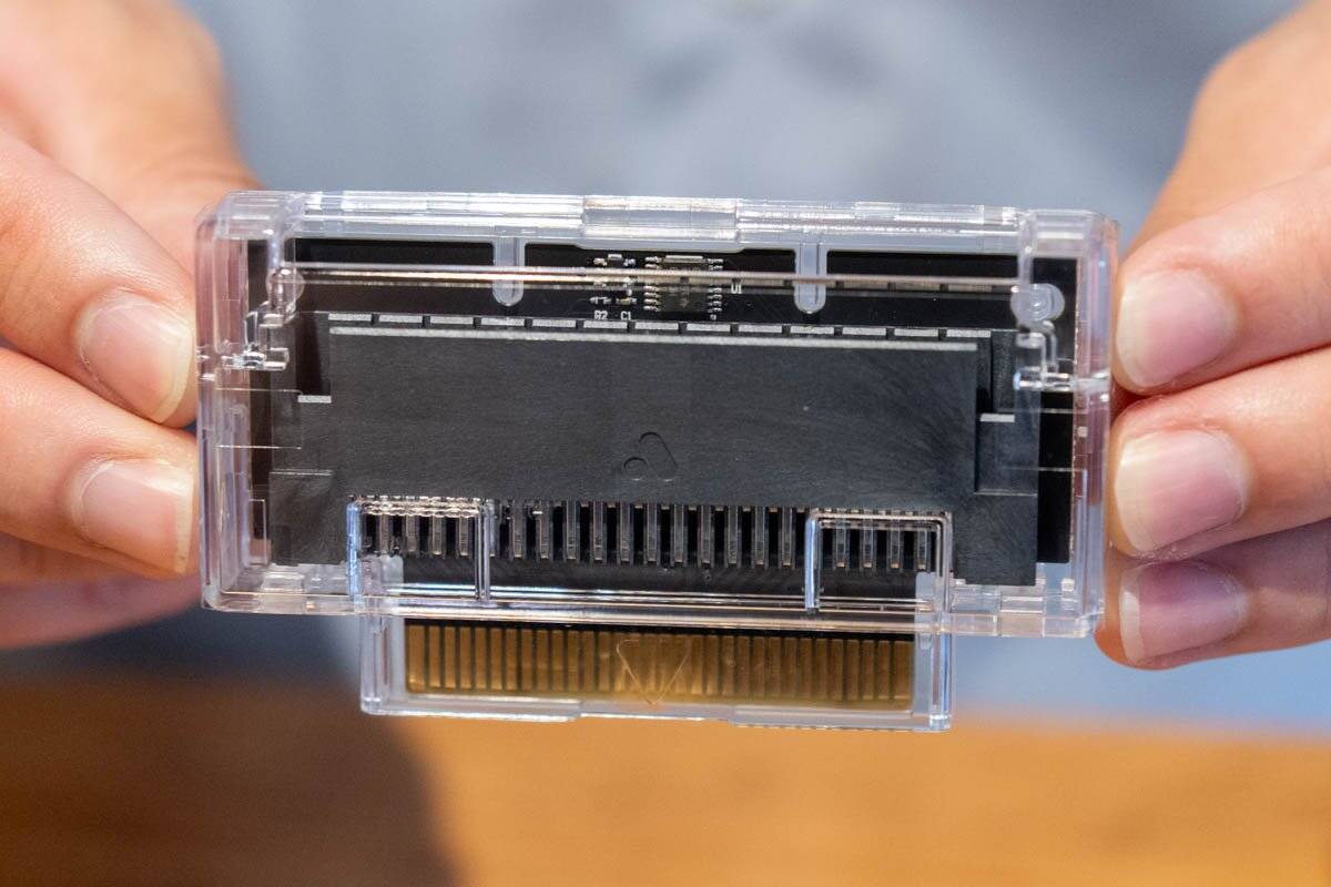 ゲームボーイやゲームボーイカラーなどに対応している「Analogue Pocket」の開封式！別売りアダプターでゲームギアやネオジオポケットもプレイ可能