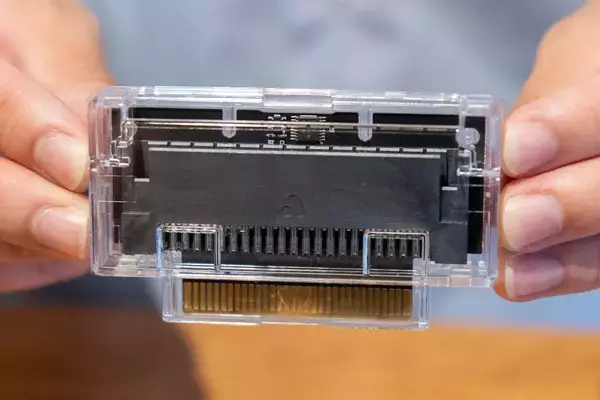 「ゲームボーイやゲームボーイカラーなどに対応している「Analogue Pocket」の開封式！別売りアダプターでゲームギアやネオジオポケットもプレイ可能」の画像
