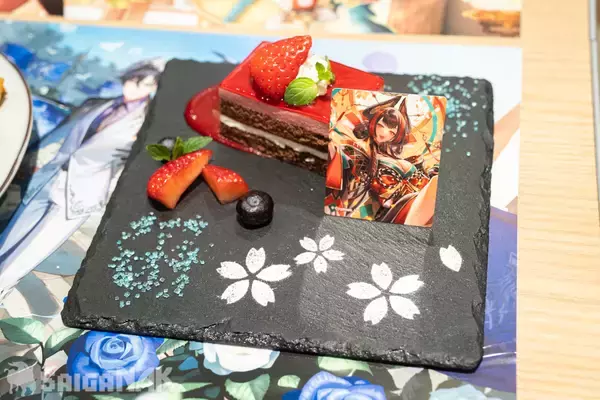 「「Shadowverse: Worlds Beyond」× and GALLERY コラボカフェレポート！オリジナルグッズや豪華ノベルティも」の画像