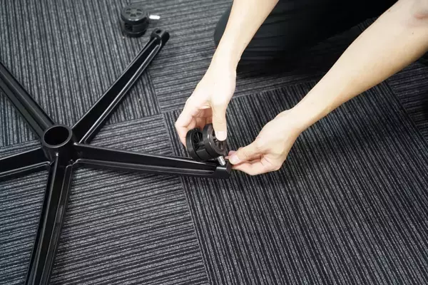 「イギリス発の紳士なゲーミングチェア「Boulies Master Rex」をレビュー！リクライニングとオットマンで“寝れます”」の画像