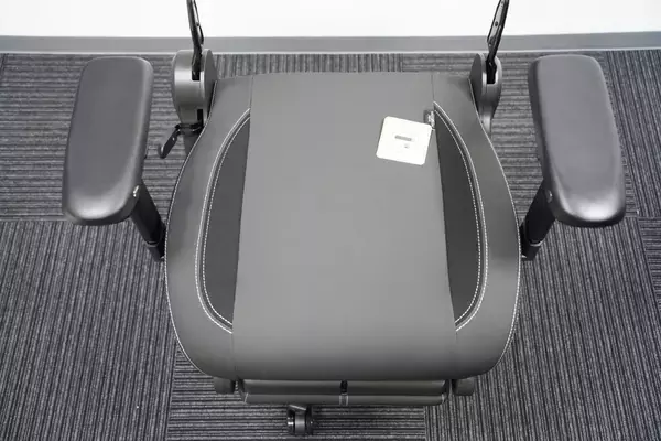 「イギリス発の紳士なゲーミングチェア「Boulies Master Rex」をレビュー！リクライニングとオットマンで“寝れます”」の画像